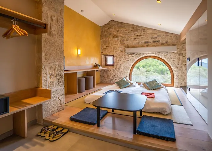 Japones Puigpinos 4* Lladurs